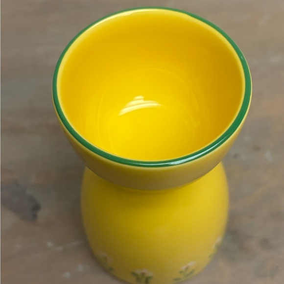 Vintage 1985 Daisy Ceramic Egg Cup Flower Power Retro Butter Yellow - Picture 3 of 4